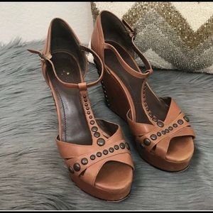 Vince Camuto 6.5M "Simona"Brown Leather Stud Platf